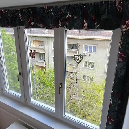 Awesome, 15 Mins To Center Apartment