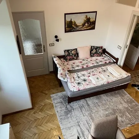 Awesome, 15 Mins To Center Budapest