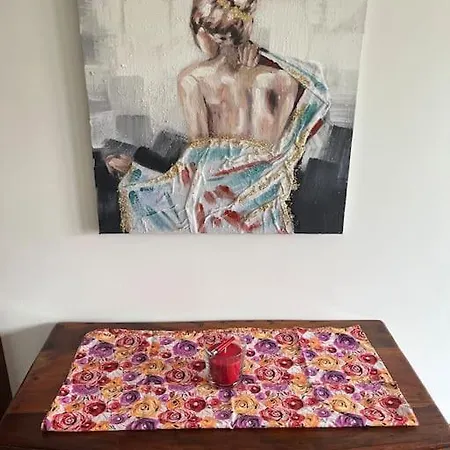 Awesome, 15 Mins To Center Apartment