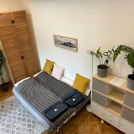 Awesome, 15 Mins To Center Apartment *