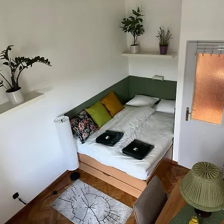 Awesome, 15 Mins To Center Apartment Budapest
