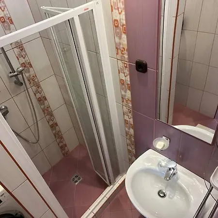 Awesome, 15 Mins To Center Budapest