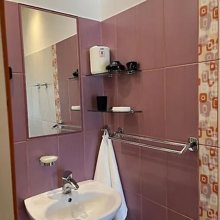 Awesome, 15 Mins To Center