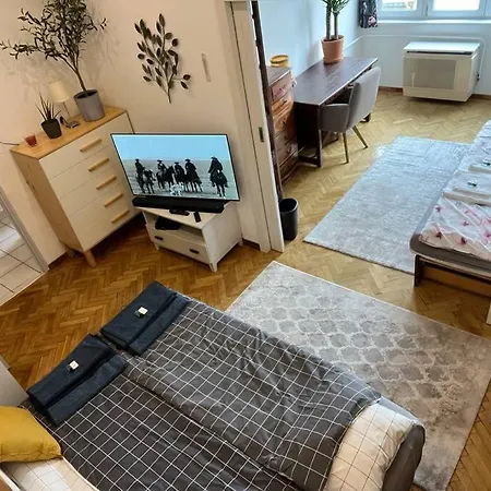 Awesome, 15 Mins To Center *