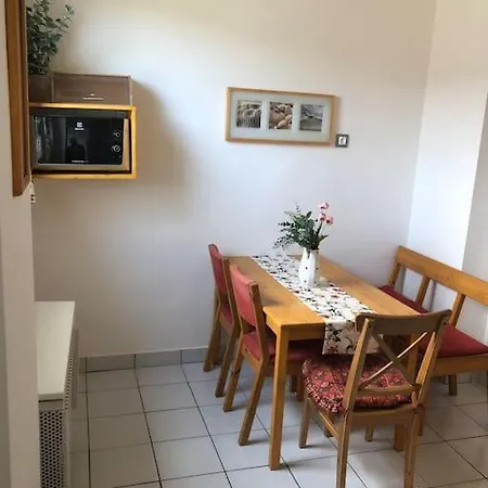 Awesome, 15 Mins To Center Apartment *