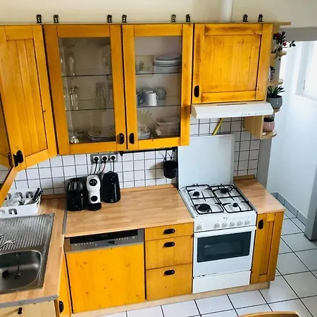 Awesome, 15 Mins To Center *