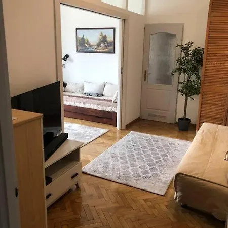 Awesome, 15 Mins To Center *