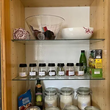 Awesome, 15 Mins To Center Apartment *