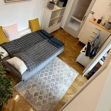 Awesome, 15 Mins To Center Apartment Budapest