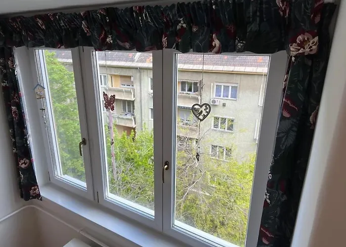 Awesome, 15 Mins To Center Apartament